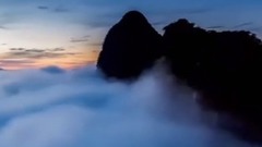 乌兰图雅翻唱的<天边>更胜一筹,原唱不代表永恒