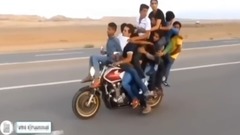 印度超载集锦,个个都是特技演员