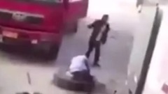 你知道轮胎爆炸的威力有多大吗?看看现场能大吃一惊!