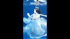 追求完美的人生,水中婚纱摄影之一
