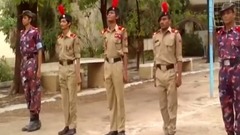 印度的正步,轮胳膊跺脚到崩溃...