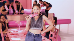 吴映洁拍MV马拉松苦战 大方送这东西给舞群