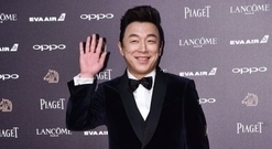 黄渤 - 第54届金马奖颁奖典礼红毯采访区:黄渤 拍照受访Cut 17/11/25