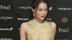 舒淇中门大开出席金马奖 自觉造型刚刚好