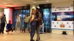 Necvâ Fâruk Seslendirdiği Güzel Sesi İle Çiftin Dans Performansı