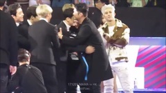 171201 MAMA IN 香港 EXO台下观看CHEN&Dynamic Duo获奖!