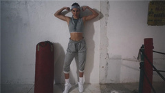 Kendall Jenner - 肯豆Kendall Jenner化身拳击手洛奇最新短片!