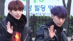 金泫雅,Seventeen,Red Velvet,PENTAGON,gugudan - 音乐银行上班路 17/12/08