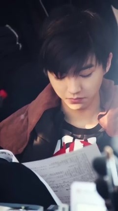 王俊凯 - [王俊凯]张保庆片场随记之启程