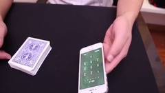 牌穿进手机的魔术揭秘!原来这么简单