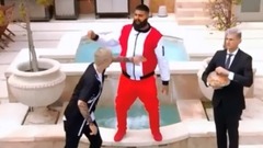 Justin Bieber,DJ Khaled - 巴哥搞笑DJ Khaled、贾斯丁比伯,我是一个侍者