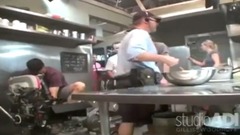 【幕后制作花絮合集】The Thing 怪形前传 6、拍摄Edvard-Adam怪形 在厨房