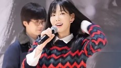 最后的告别仪式结束后,记者签名会上