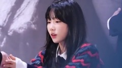 收到礼物后兴奋不已的泰妍