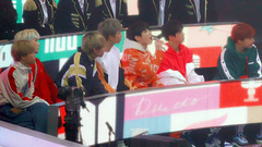 台下防弹少年团观看Lovelyz表演 2017歌谣大祭典 饭拍版 17/12/31