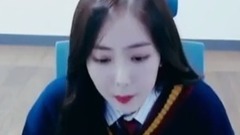 GFriend,信飞(GFriend) - 网瘾少女黄恩妃~你们的女朋友GFriend信飞玩游戏给你们看