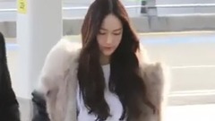 郑秀妍机场饭拍视频一则