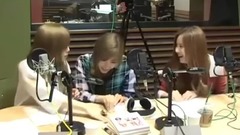 帕尼学泰妍擦桌子视频一则