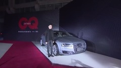 智族GQ2017年度人物盛典 歌手梁博红毯亮相 17/12/15