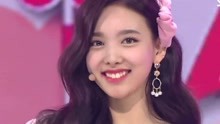 TWICE - What is Love - SBS人气歌谣 现场版 18/04/22