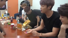 2014年末颁奖典礼幕后花絮采访