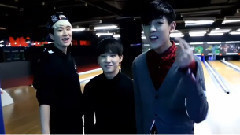 GOT7成员的第一个休假日记 保龄球比赛