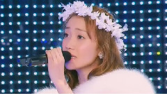 泣きながら微笑んで