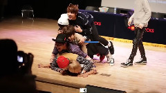 防弹少年团叠罗汉