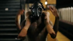 街舞视频 - Bone Break Dancing At The Subway Station!