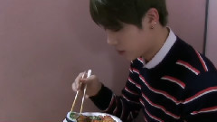 JIN更新:吃饭的金硕珍