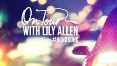 何超仪化身导游带Lily Allen出游