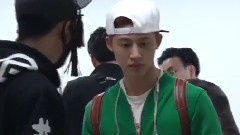 B.I(iKON),iKON - 机场