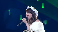 泣きながら微笑んで