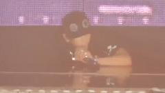 TAEYANG Crawling On Stage