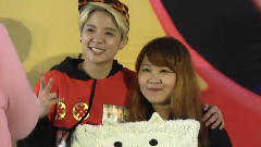 Amber(f(x)) - Beautiful签名会Part6 与幸运粉丝合影