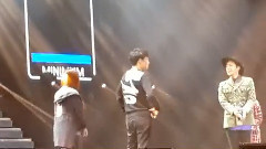 胜利在看向这里