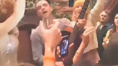 Taylor Swift - Taylor Swift为好闺蜜庆祝25岁生日视频