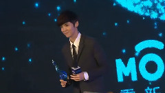 鹿晗助阵百度营销会 获最具价值男演员