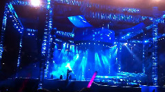 挥着翅膀的女孩