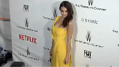 Emily Ratajkowski Smoulders In New Sports Illustrated Swimsuit Issue Photo