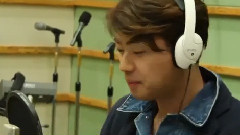 在洗手间对干手机的声音进行录音