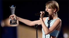 Taylor Swift - Taylor Swift荣获2015年ACM乡村音乐奖里程碑大奖片段