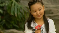 拾稻穗的小姑娘