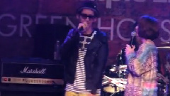 蛋堡 - 少年在树上唱歌