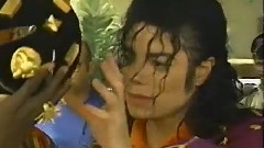Michael Jackson - 92 Michael Crowned King In Africa