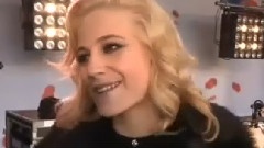 Pixie Lott - 罂粟募捐会后台采访