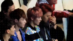 Tao喝水呛到 鹿晗帮拍背