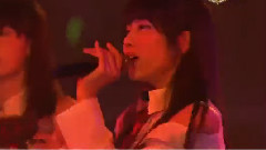 制服が邪魔をする