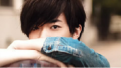 男孩看见野玫瑰