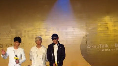 跳舞 & 饭给大成唱生日歌